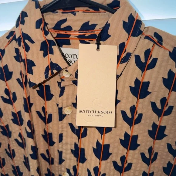 Scotch and Soda Men’s Printed Button-Up Shirt in Beige with Navy Motif - Picture 2 of 5